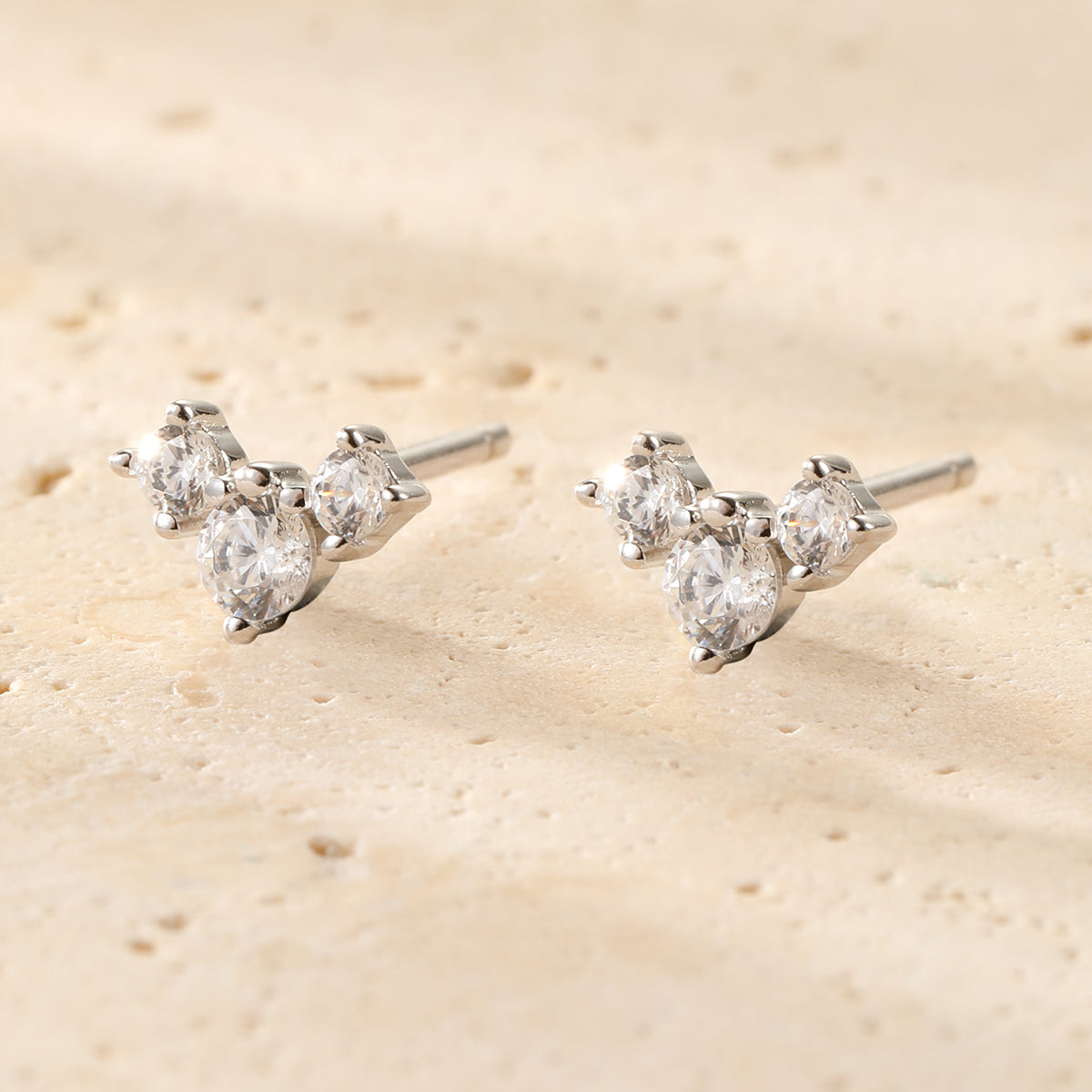 Boucles d’Oreilles Clous Trio de Fleurs Petite Sterling Argent